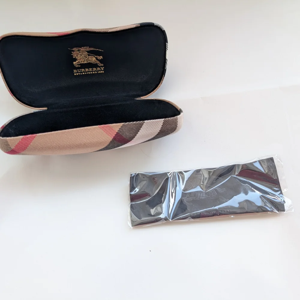 Burberry Plaid Sunglasses Case - Picture 2 of 5